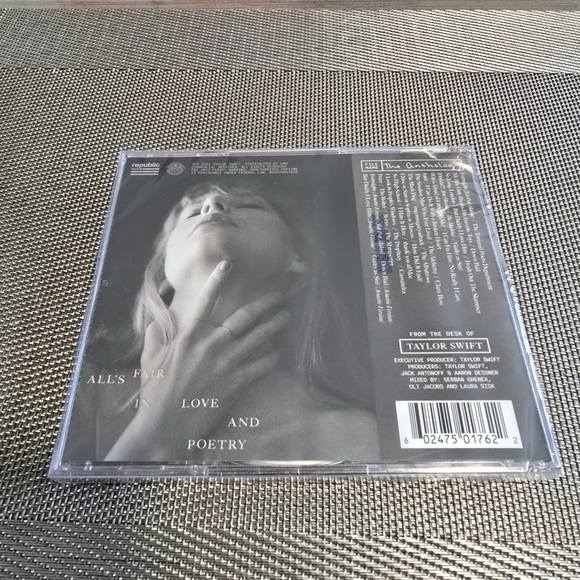 Taylor Swift The Tortured Poets Department TTPD Anthology Target CD Vinyl & Book - Picture 4 of 9